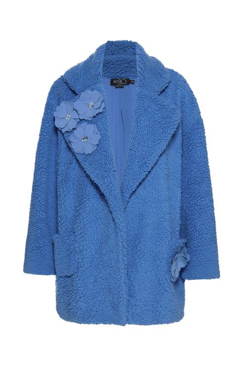 Casaco over colorful faux fur azul