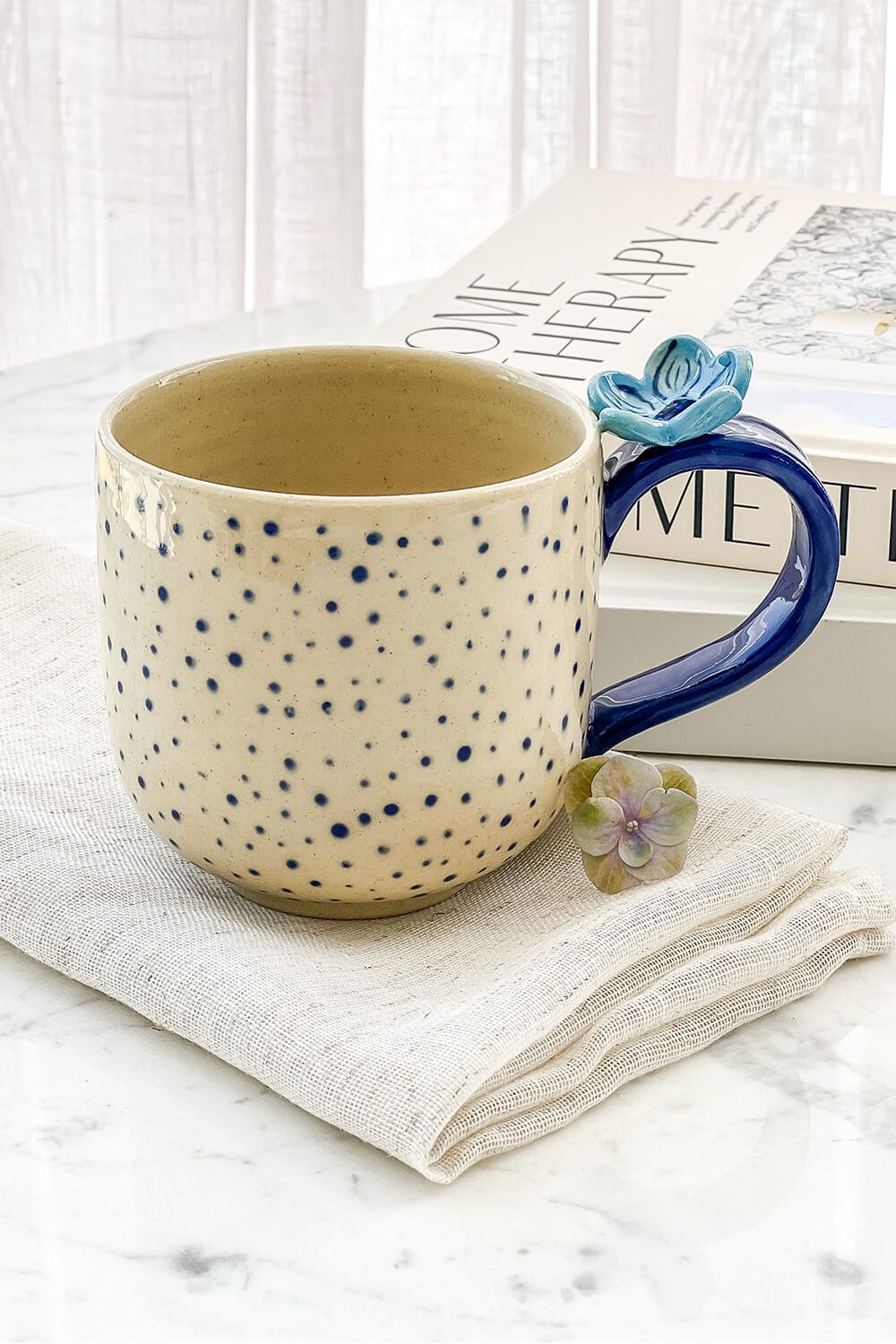 Caneca blue daisy nude