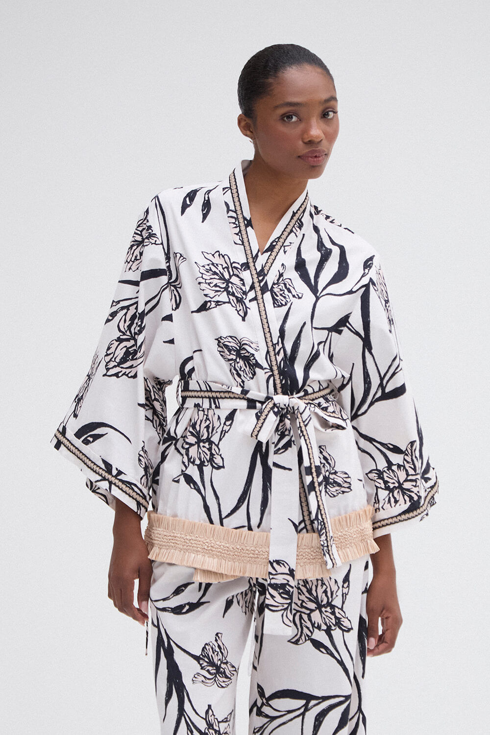 Kimono curto irís off white