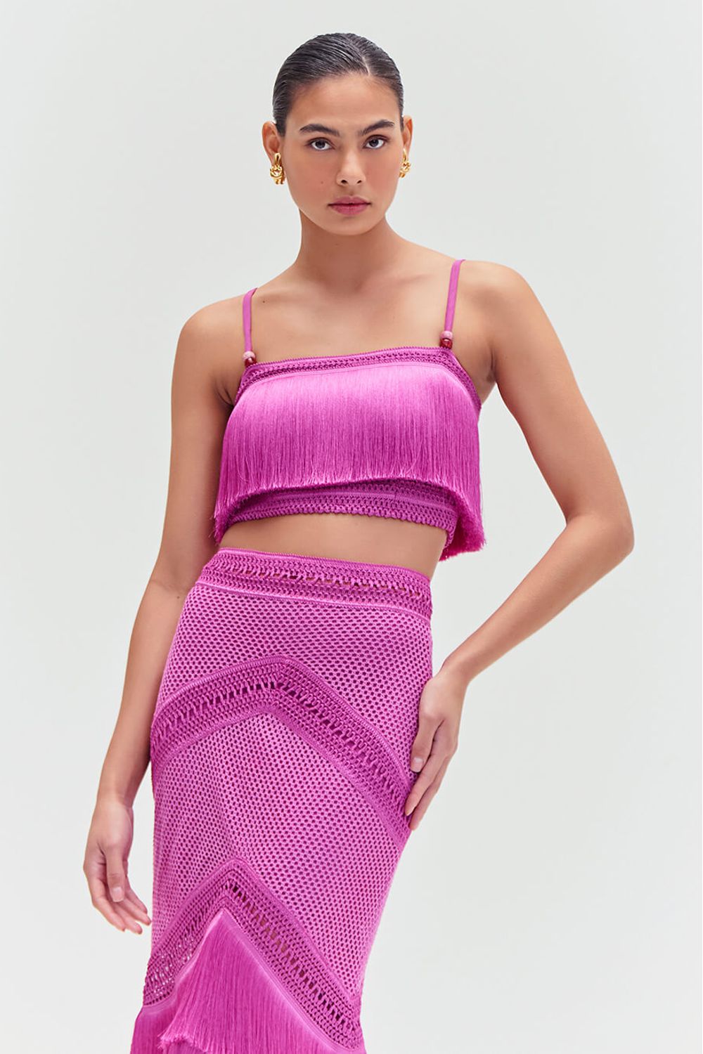 Top cropped color fringe roxo